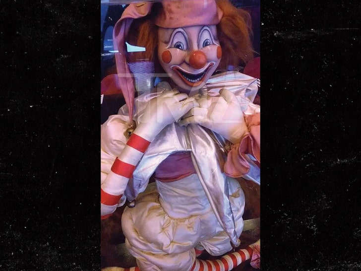 48d19c384cdd4af78892f36953af7bc1_md zak bagans