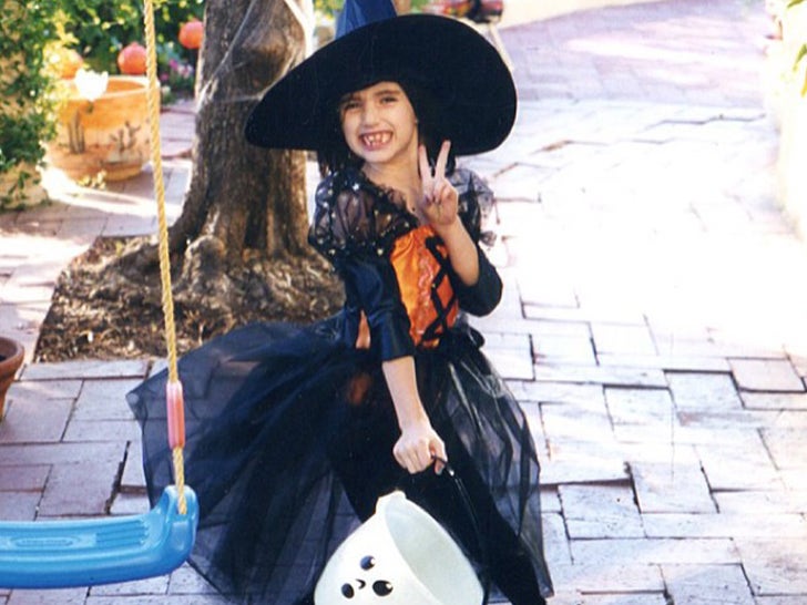 492e86e4e0334bd185f93e41619c8e93_md 1022-Halloween-Cute-Kids-Sub1