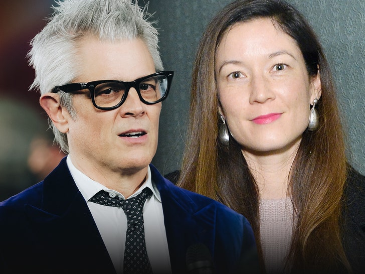 4a63ce547a844d328a9acf64317348fc_md naomi nelson and Johnny Knoxville