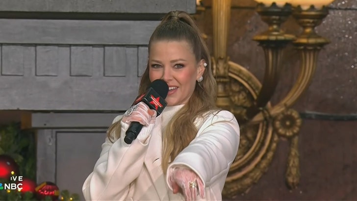 4aa87b2056ca4cb697c9e5b7fccdabdd_md 112824-macys-thanksgiving-parade-ariana-madix-kal