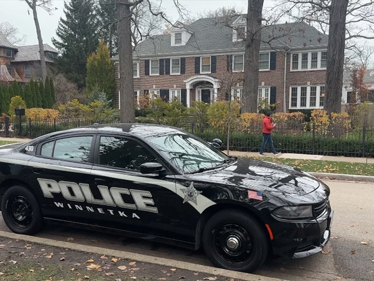 4b1c7c7481d54c14aad350b202f19866_md 112624_home_alone_house-sg2