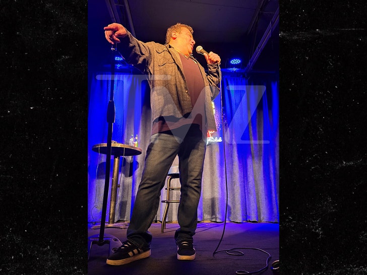 4bc2edc9529c4088bb24f96c5573ee64_md Carlos Mencia