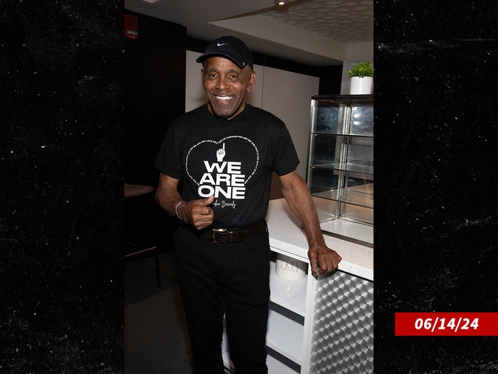 4db3f838ac434b8d8e9307b76f86f03c_md frankie beverly