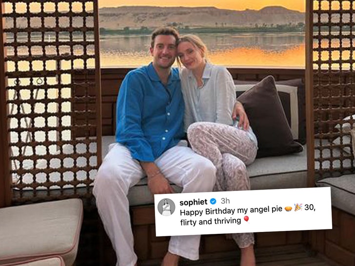 5177f1e97087428f973da09056986974_md sophie turner