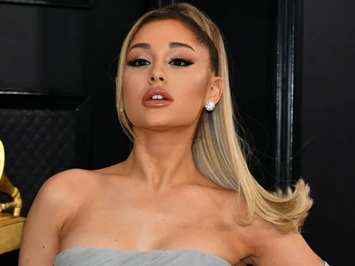 517a652a0d034559b830712deac36d85_md Ariana Grande Through The Years