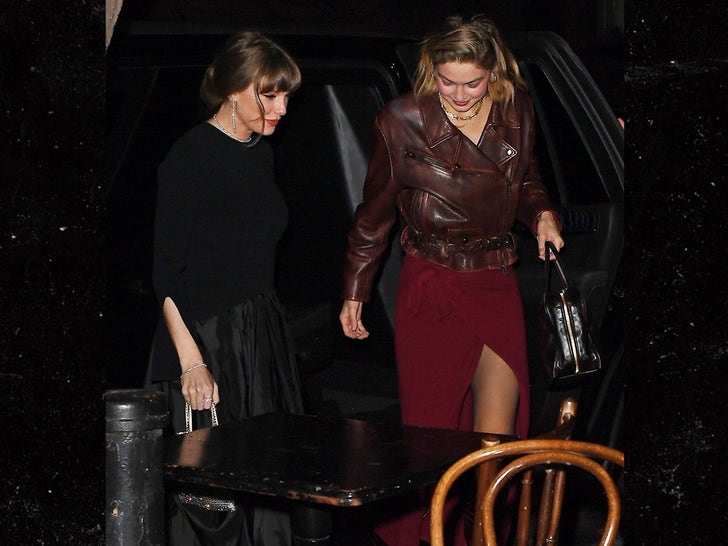 52cd574bf56a4aed87dba044c202e960_md 1203-Taylor-Swift-And-Gigi-Hadid-Dinner-New-York-Photos-primary-3