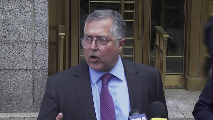 52d787f9e29048e2ac6271c3889f82c9_md-1 091724-diddy-lawyer-outside-courthouse-kal