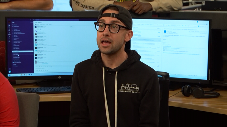 53fec976ebc14456ab8c30b6189a6d01_md-1 vanderpump