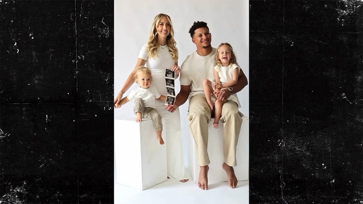 54d244cf5003407b905499878c4e5832_md 071224-patrick-brittany-mahomes-kal