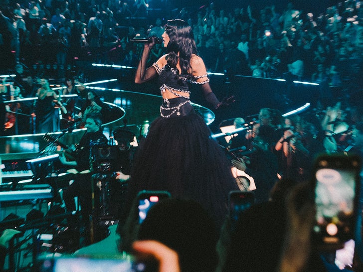 1018-Dua-Lipa-And-Elton-John-Performing-Together-Photos-primary-3