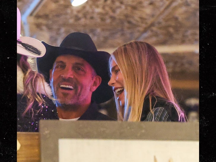 59057067e0044c3589ac8d9662d75c90_md Mauricio Umansky Nikita Khan Kemo Sabe