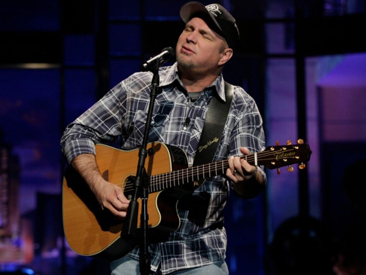 5a183efefa7a4ce2ad452dfb48b1cdb8_md garth brooks
