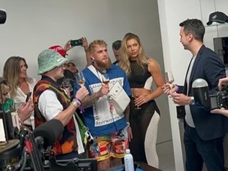 5a34a552e2724f319bf97b28480cabc3_md jake paul dog Jutta Leerdam