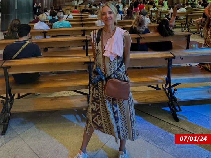 5ccf96c41efe4801b8251e1bc6d0c1d9_md Christine Lakin sub instagram.