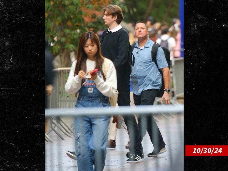 5dd3944d6e8143efbfeb004a69d7a7a9_md barron trump nyu