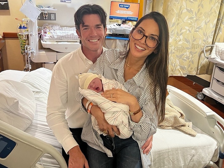 5dee01d2537042018083cd46d490679d_md olivia munn and john mulaney new baby