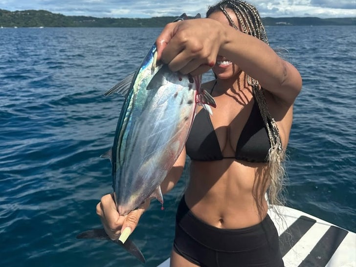 5f6b375fdf5947a182c1dc88ca8041e8_md 1203-Tinashe-Costa-Rica-Sub1