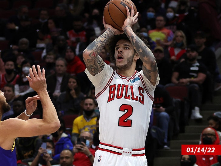 60716abeb20644f08fe6e3c9a56bbcb4_md lonzo ball bull playing