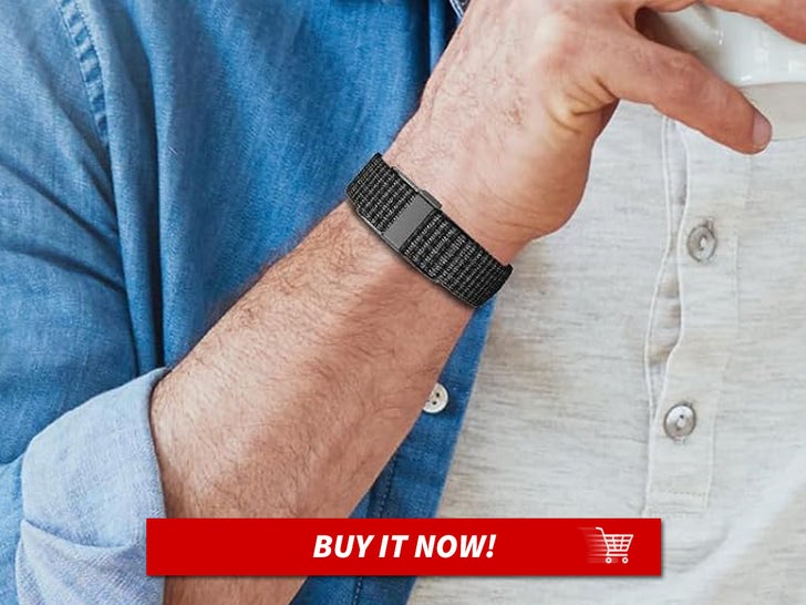 60f2d4fbb4b24ebd891ad85793d48d8c_md IAMJOY-Smart-Health-Wristband-MAIN