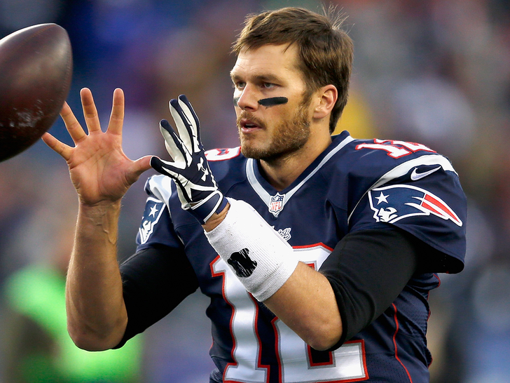 6395c70f2cf84107b3ffa311aa580536_md-3 Tom Brady On The Field