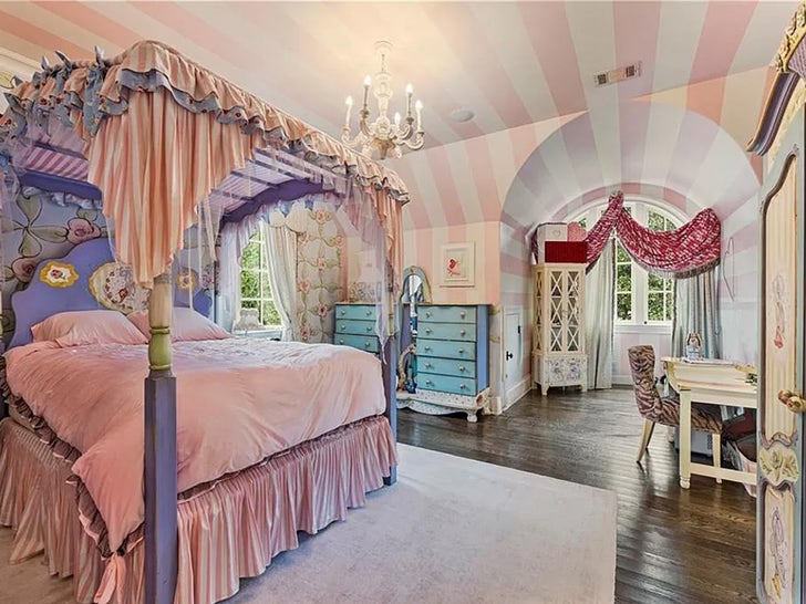 0807-kim-zolciak-kroy-bierman-house-price-reduced-primary-2