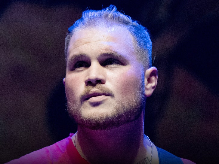 67916bdcdc394a07aabd9fa4e583f67f_md zach bryan