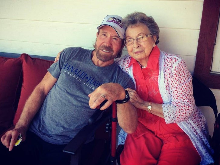 681cf89bdd3544ba8ae4d0b1287e4881_md chuck norris mama norris