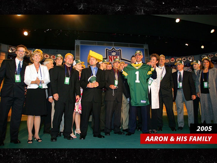 698160ee846843778651935d39f91078_md 1217 aaron rodgers family green bay packers