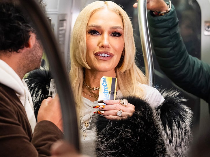 6b25a63c63d14bff92e05b7876712d88_md 1115-Gwen-Stefani-Metro-Card-SUB