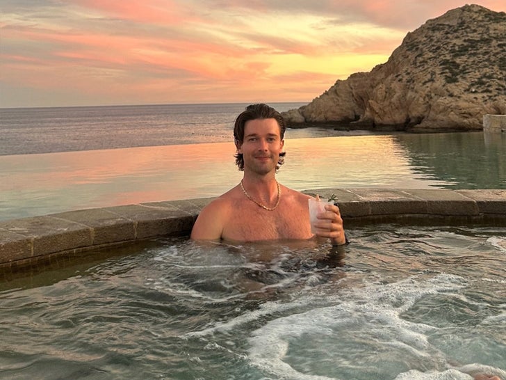 6bc396fbf3614fe5b263924341c75b62_md 0107-patrick-schwarzenegger-abby-champion-cabo-couples-vacay-sub2_720