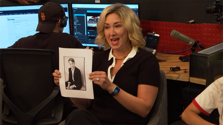 6cac1768b23e41f3ab42f7918141f7ca_md 072224_tv_clips_prince_george_bday_bracelet.01_00_13_03.Still001