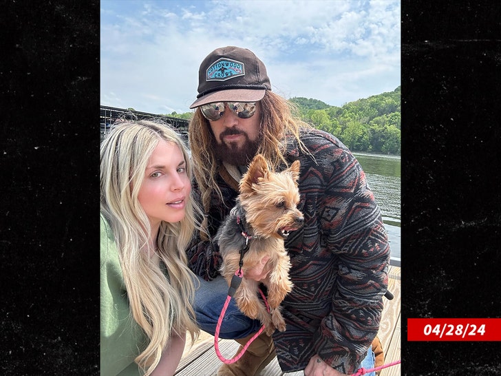 6ce40a8bac204e268b8dc000096348c8_md-2 firerose and billy ray cyrus