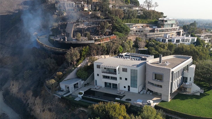 6e052d21633b47afbd1fd59dfa363657_md 010925_tom_hanks-kal