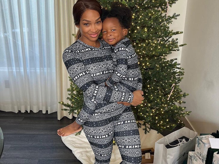 6eb65cc5173641d5b4a946ba889ba0c5_md 1205-Family-Holiday-Pajamas-Sub2