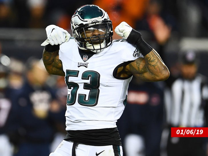 6f38e95d69304f8dabfba55a029d5c7b_md nigel bradham on the field