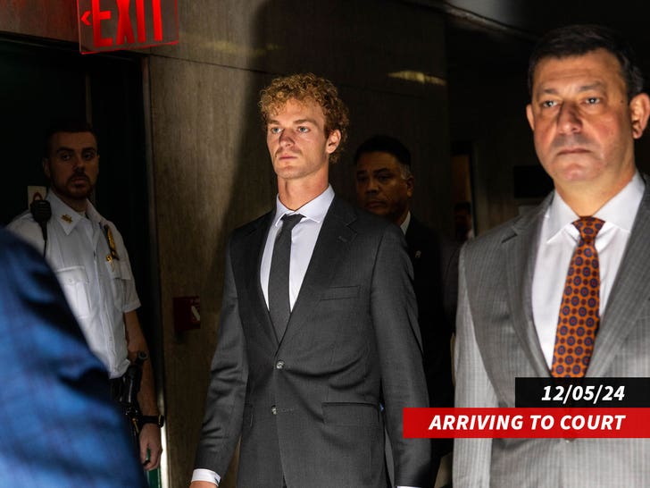 6f94499a26f1417fbe033b8caf5ff785_md Daniel Penny arriving to court