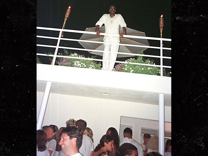 719ad821891f4c758d046ee9be42b253_md 0923-diddy-white-party-1998-1999-inside-photos-primary-3