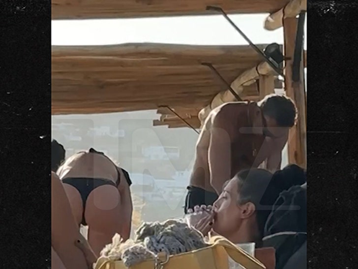 721175d089a041e481d3ebe9f47a4e72_md 071924_mauricio_umansky-sg1