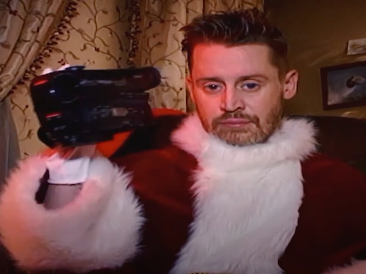 727bb48ef28445b9a1969d9cbe4f8e96_md Macaulay Culkin Kim Kardashian Drops