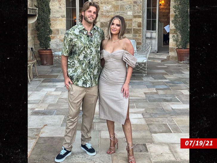 7300e1f1f3a64c90bd6a19e594ea6f42_md ariana jeremy madix sub