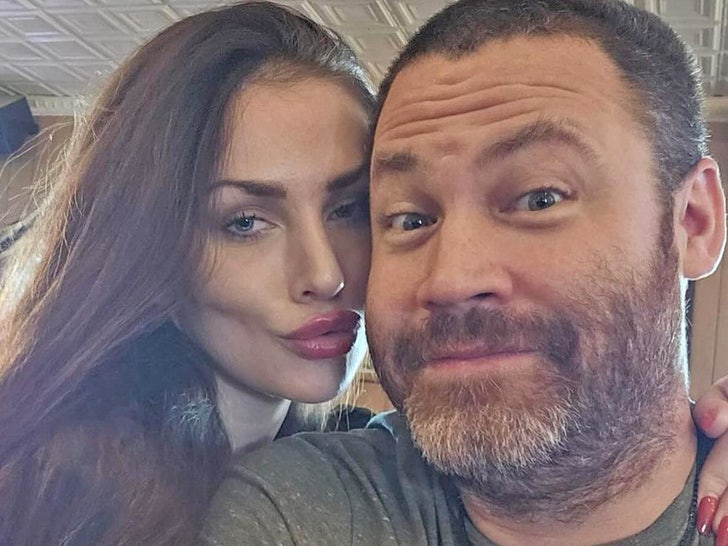 737e831da7dd42f39e9a8f553cdf79c1_md courtney stodden doug hutchison married