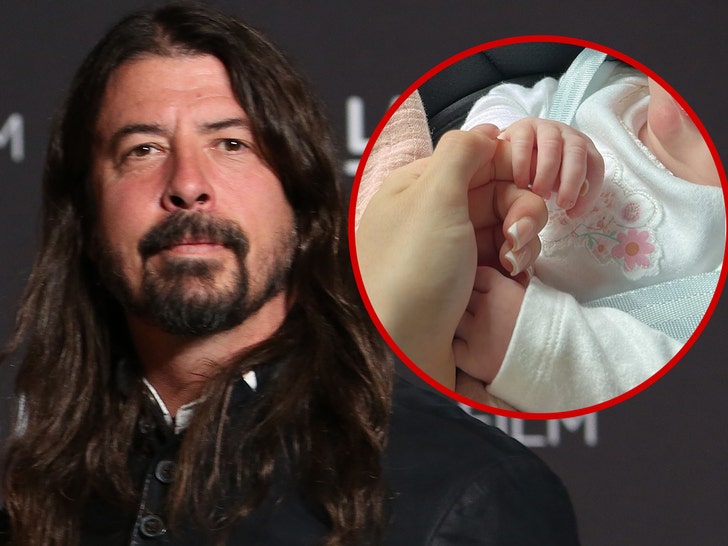 753836004c8d46f38c8e0985ccc56dd1_md 0911 dave grohl valerie greyston instagram post about baby