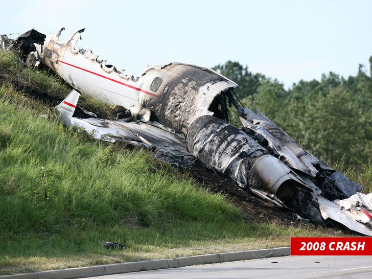 0814-travis barker plane crash afp getty-3