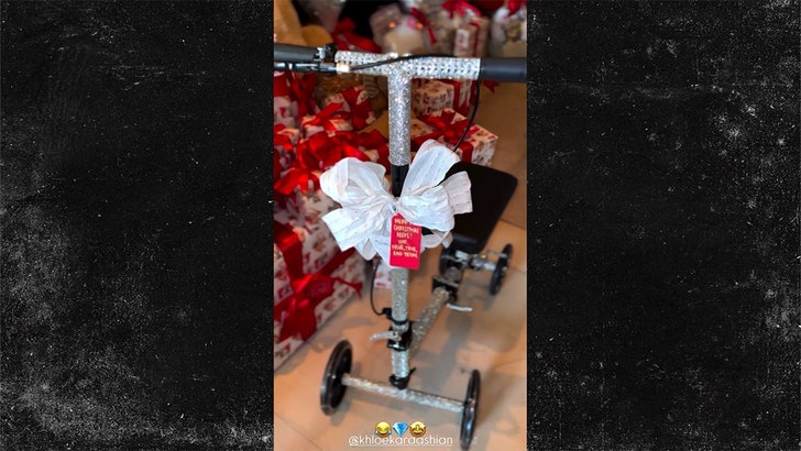 77b673e083dd418cb4f964158b51cb63_md-1 122624_kim_kardashian_kal