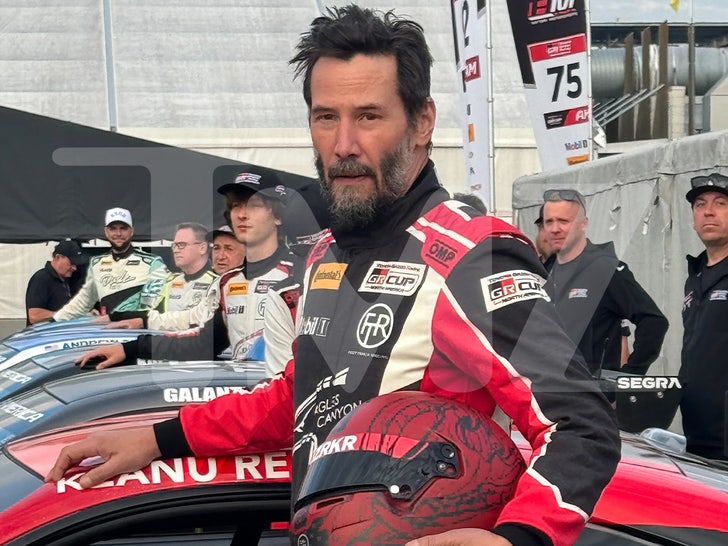 keanu reeves preps for professional racing debut