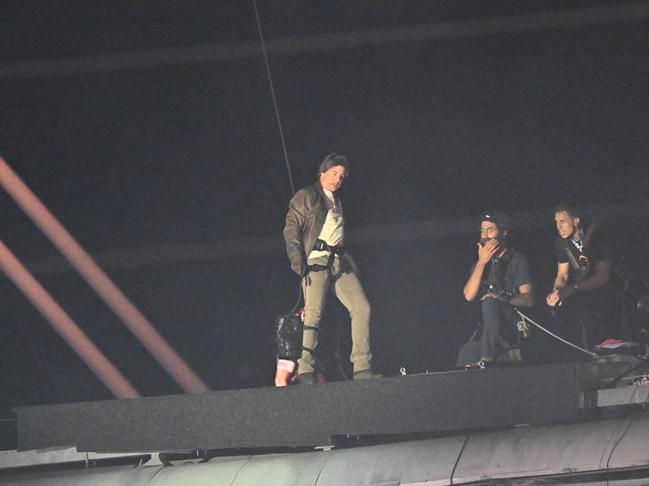 78a608fe46ec450390e41faad797f206_md tom cruise