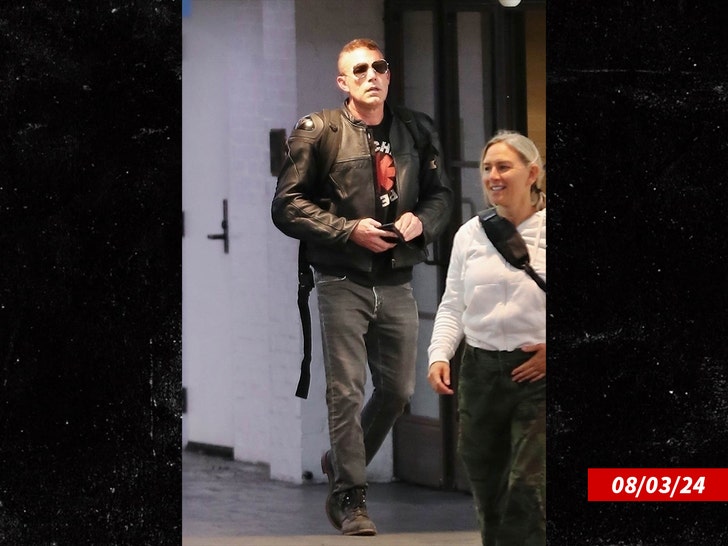 79f7092be1f44fa49a1d804f6cb45110_md ben affleck bg 1