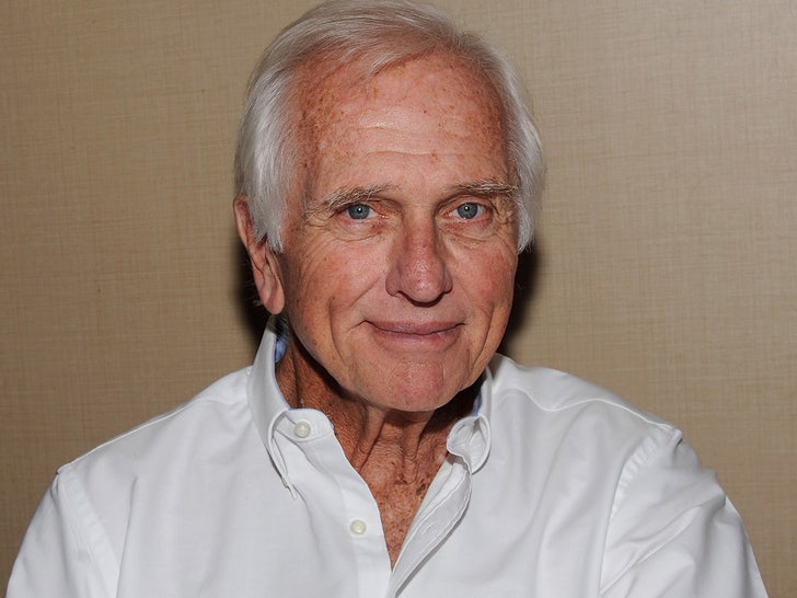 7b5efdcc5d384b04aa4994f095fcbdd3_md ron ely