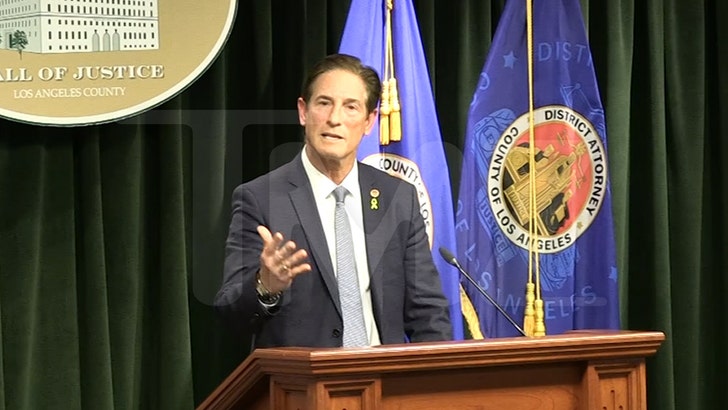 7f5923afca6b4b71ab7d8ae167a3f869_md 010325-menendez-live-stream-hochman-kal