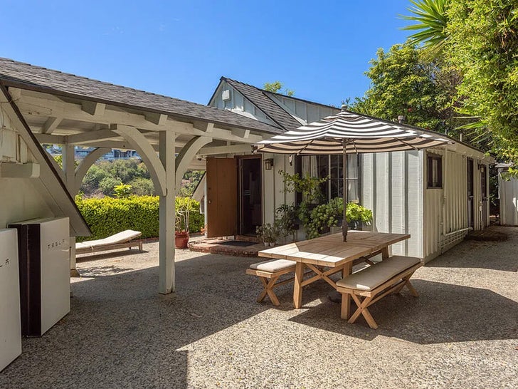 7fa68dbb3ac74adf85f480acae3d101e_md 1119-gene-wilder-elon-musk-house-primary-2